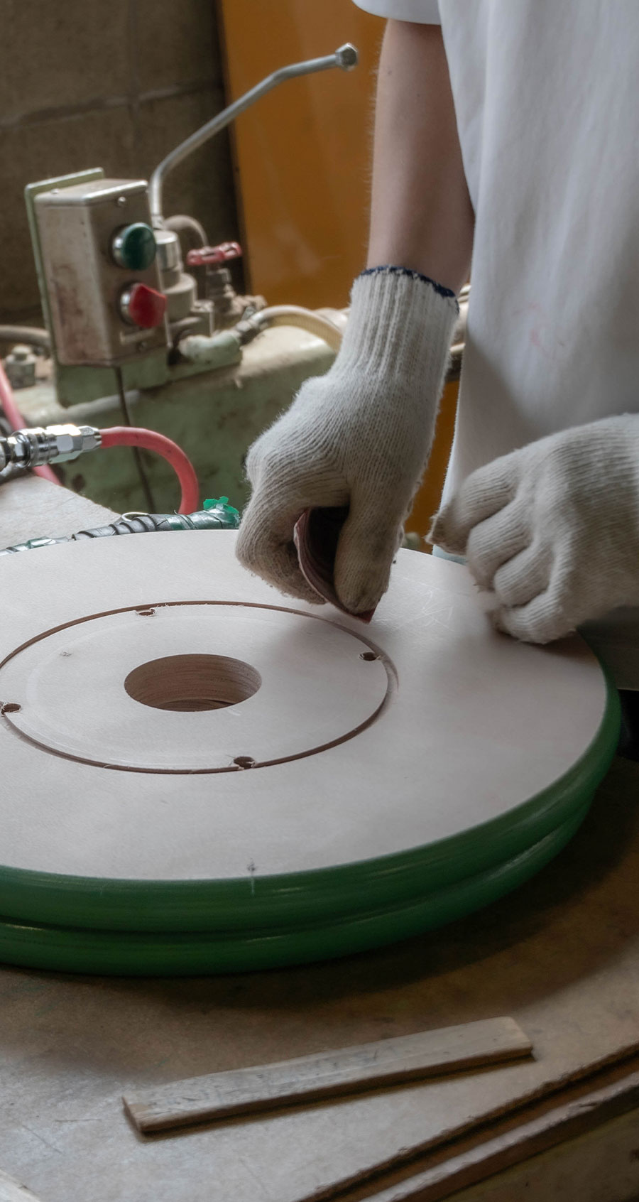 木製ドラム作業